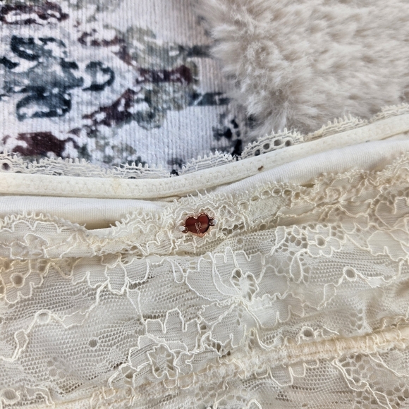 PINK Victoria’s Secret Lace Strapless Bralette Bandeau Women Large - Picture 3 of 6